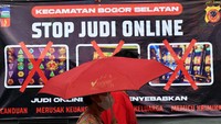 Berdasarkan data Pusat Pelaporan dan Analisis Transaksi Keuangan (PPATK) menyebutkan bahwa di kecamatan tersebut tercatat menjadi wilayah dengan nilai total transaksi judi online paling tinggi di Indonesia dengan pelaku judi online mencapai 3.720 orang dan perputaran uang sebanyak Rp 349 miliar.