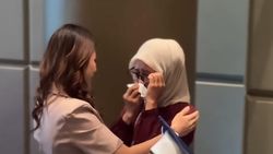 Momen Haru Tamara Tyasmara Hadiri Acara Kelulusan Almarhum Dante
