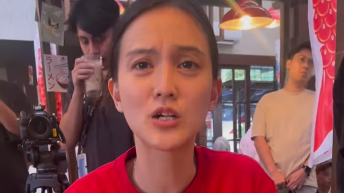 Tangkapan layar IRT bernama Silvia saat mengadukan penangan kasus oleh Polda Kepri ke Hotman Paris.(Dok. Istimewa)