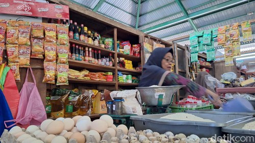 Telur ayam ras menjadi salah satu komoditas yang memengaruhi angka kemiskinan di NTB.