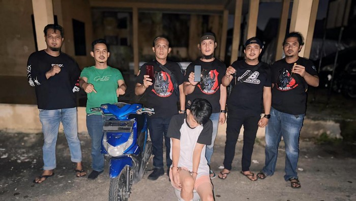 Tersangka dan barang bukti kasus curat di Pangkalpinang