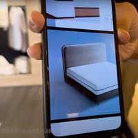 Thariq juga memamerkan bentuk dipan tempat tidur yang sudah dipesannya. Terlihat dipan yang dipesannya itu tampak simpel dengan didominasi warna coklat. Foto: YouTube/Thariq Halilintar