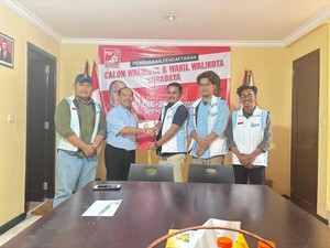 Wakili Hendy Setiono, Relawan Ambil Formulir Bacawali di PSI Surabaya