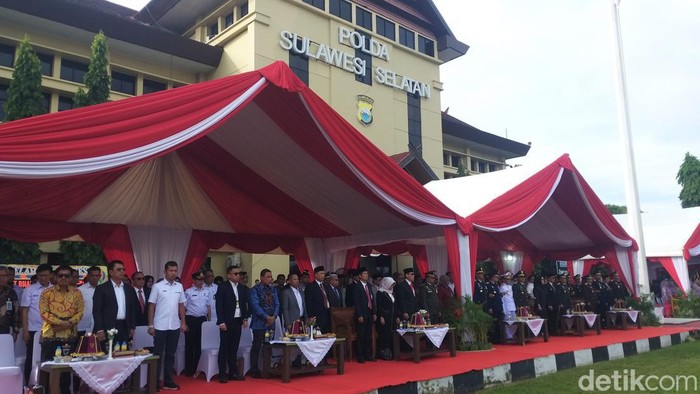 Upacara HUT ke-78 Bhayangkara di Lapangan Mapolda Sulsel.