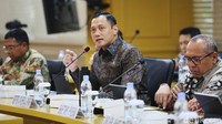 Rapat kerja ini membahas pengawasan atas pelaksanaan program reforma agraria dan penyelesaian konflik pertanahan di daerah.  