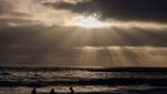 Berselancar di Suasana Syahdu Pantai Cardiff