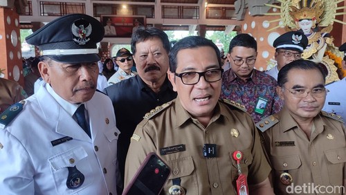 Bupati Tabanan I Komang Gede Sanjaya seusai pelantikan kepala desa di Gedung Kesenian I Ketut Marya, Selasa (2/7/2024).