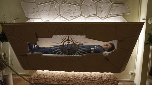 Carlo Acutis, 15 tahun, bocah lelaki Italia yang meninggal karena leukemia pada tahun 2006, disemayamkan sebelum dibeatifikasi oleh Kardinal Agostino Vallini, di Assisi, Italia, pada 10 Oktober 2020. (AP Photo/Gregorio Borgia/File Foto)