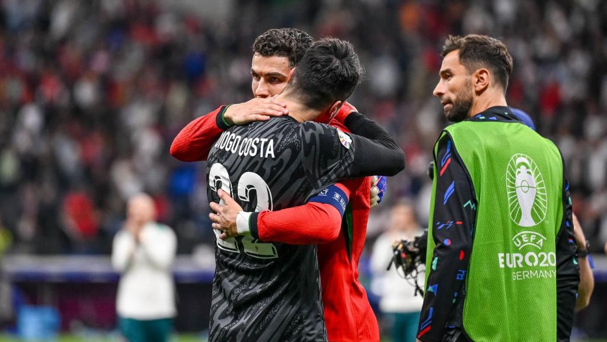 Penalti Cristiano Ronaldo memudahkan Diogo Costa (DeFodi Images via Getty Images/DeFodi Images)