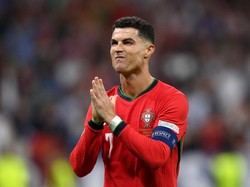 Siuuper! YouTube Cristiano Ronaldo Dapat Gold Button Kurang dari Sehari