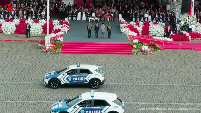 Defile kendaraan Polri