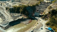 Bendungan yang membendung Sungai Way Apu ini dibangun di atas lahan seluas kurang lebih 422,08 hektar. Bendungannya memiliki tipe zonal urugan inti tegak dengan tinggi mencapai 72 meter, lebar puncak 12 meter, panjang puncak 490 meter, dan luas daerah genangan mencapai 235,10 hektar.
