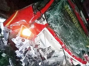 Tragedi Truk Damkar Ditabrak Kereta Saat Hendak Padamkan Kebakaran
