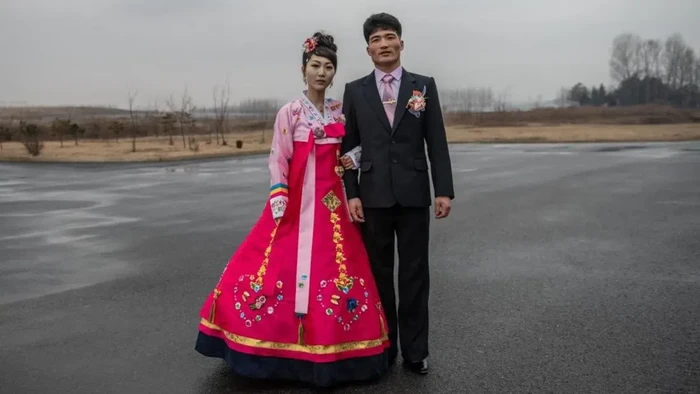 Gaun pengantin di Korea Utara harus tradisional, seperti pakaian pengantin wanita dari tahun 2019 ini