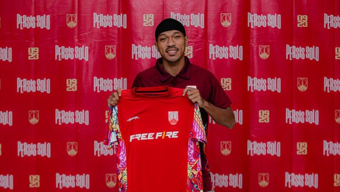 Giovani Numberi bergabung ke Persis Solo. Foto diunggah Selasa (2/7/2024).