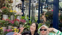 Momen lain dari Halda dan Arafah ketika kulineran bersama. Mereka mengunjungi kafe bernama Golden Pine di kawasan wisata Orchid Forest, Cikole. Foto: Instagram @haldarnta