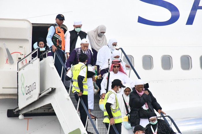 Sebanyak 450 jemaah haji kloter 8 Debarkasi Palembang tiba pada Selasa (2/7/2024) siang. Sudah 3.593 jemaah haji yang kembali ke Tanah Air dari total 8.467 jemaah yang tergabung dalam 19 kloter.