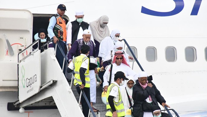 Sebanyak 450 jemaah haji kloter 8 Debarkasi Palembang tiba pada Selasa (2/7/2024) siang. Sudah 3.593 jemaah haji yang kembali ke Tanah Air dari total 8.467 jemaah yang tergabung dalam 19 kloter.