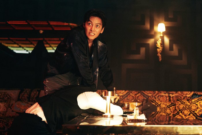 Penampilan Ji Chang Wook dalam film Revolver (2024).