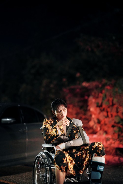 Penampilan Ji Chang Wook dalam film Revolver (2024).