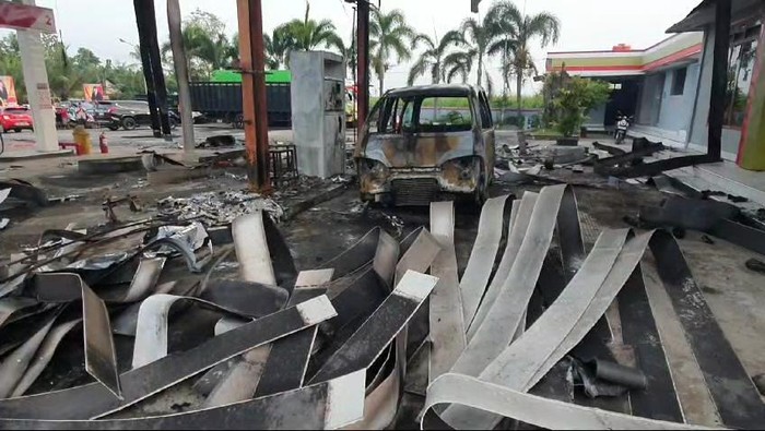 SPBU di Desa Bakalan Kecamatan Dukuhseti Pati, terbakar hebat, Selasa (2/7/2024).