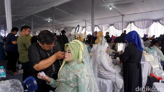 Kirab Pengantin Nikah Masal di Surabaya Kirab Pengantin Nikah Masal di Surabaya