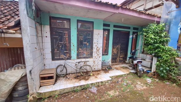 Kondisi jalan menuju rumah ilham.