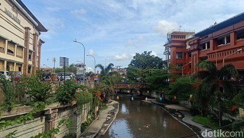 Kondisi jembatan penghubung antara Pasar Badung dan lantai satu Pasar Kumbasari pada Selasa (2/7/2024)