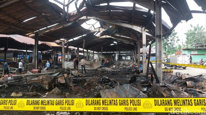 Kondisi terkini lapak pedagang di Pasar Teknik Usaha (TU) Kemang, Kota Bogor yang hangus terbakar. (M Sholihin/detikcom)