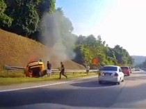 Detik-detik Lamborghini Terguling-Terbakar di Tol yang Sebabkan Pengemudi Tewas