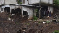 Hujan deras yang melanda Meksiko disebabkan adanya Badai Chris.
