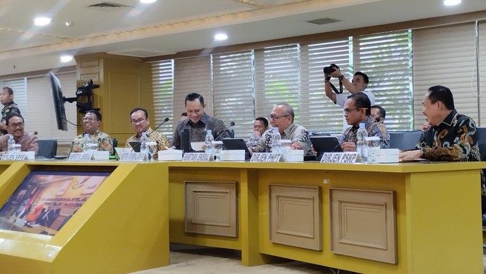 Menteri ATR Agus Harimurti rapat bersama DPD.