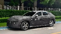 Xiaomi MX11 bulan lalu sempat tertangkap kamera tengah diuji coba di suatu jalan raya di China. Layaknya pengetesan pada umumnya, kendaraan listrik tersebut ditutupi stiker kamuflase untuk menyamarkan identitasnya. Foto: Doc. Carnewschina