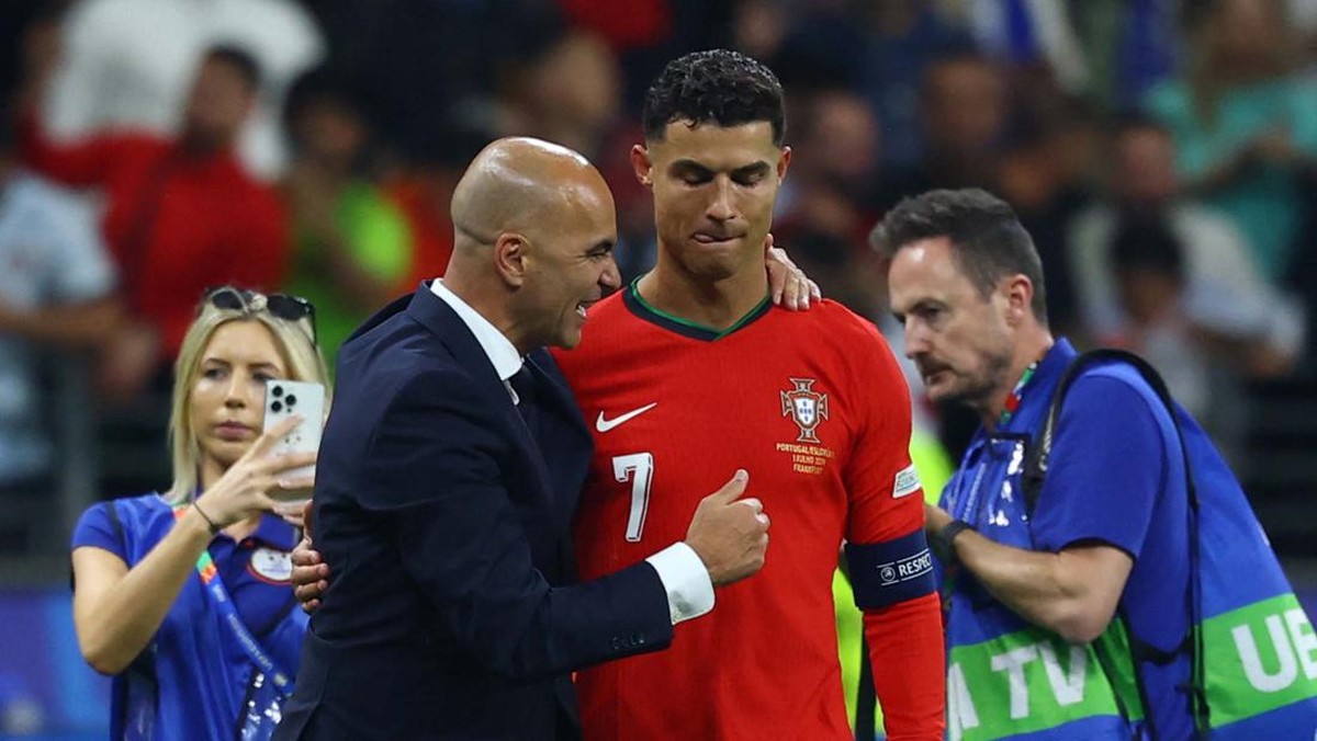 Momen Ronaldo Menangis dan Minta Maaf gegara Gagal Penalti Momen Ronaldo Menangis dan Minta Maaf gegara Gagal Penalti