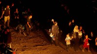 Sebagian besar wilayah Khan Younis hancur dalam serangan panjang awal tahun ini, namun sejumlah besar warga Palestina telah pindah kembali ke Khan Younis untuk menghindari serangan Israel lainnya di Rafah.