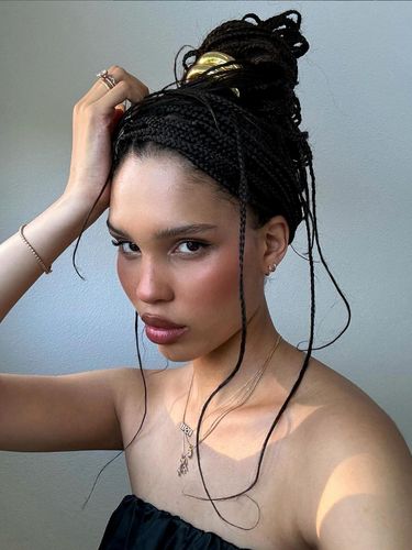 Influencer dan bintang TikTok Nara Smith.