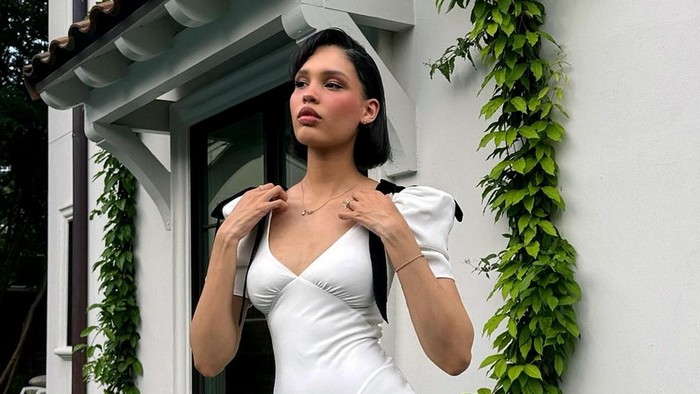 Influencer dan bintang TikTok Nara Smith.