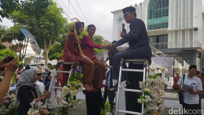 Proses nikah bareng yang berlangsung di Kampus 2 Universitas Muhammadiyah Magelang (Unimma), Selasa (2/7/2024).
