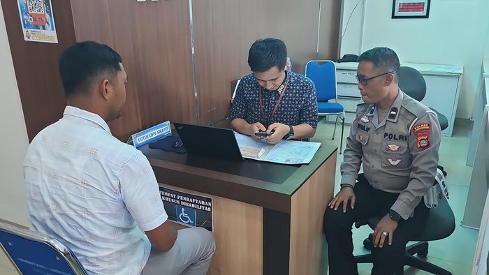 Pemohon pembuatan SIM baru di Lubuklinggau wajib menyertakan bukti keanggotaan BPJS Kesehatan. Uji coba tersebut diterapkan mulai awal Juli 2024.