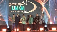 Penghargaan tersebut diraih oleh YDBA berkat kontribusi dan peran aktif dalam mengembangkan UMKM binaannya.