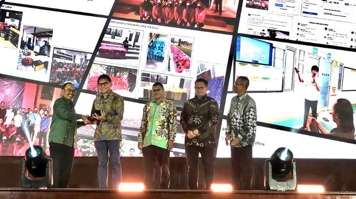 Astra melalui Yayasan Dharma Bhakti Astra (YDBA) terus membina UMKM. Mereka meraih penghargaan Bina Mitra UMKM Award 2024.
