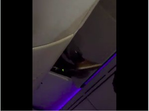 Boeing 787-9 Turbulensi Parah, Penumpang Sembunyi di Bagasi Kabin