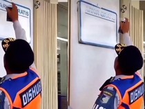Heboh Petugas Dishub Ketahuan Hapus Tulisan Parkir Gratis di Minimarket
