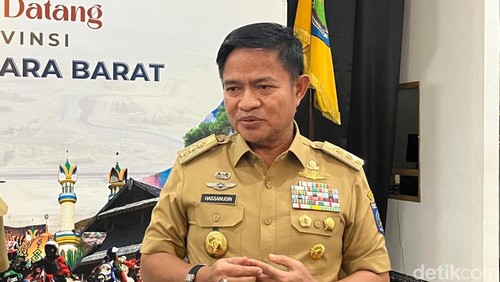 Pj Gubernur NTB Hassanudin saat diwawancarai di Mataram, Selasa (2/7/2024).