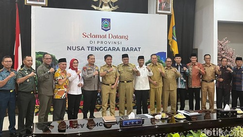 Pj Gubernur NTB Hassanudin saat mengumpulkan jajaran Forkopimda dan Bupati-Wali Kota se-NTB pada Selasa (2/7/2024) di Mataram.