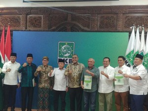 PKB Serahkan Surat Rekomendasi ke 2 Bacagub dan Cawabup