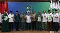 Kegiatan diakhiri dengan foto bersama calon kepala daerah yang menerima surat rekomendasi dari PKB.