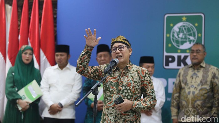 PKB Serahkan Rekomendasi Calon Kepala Daerah Ketua Desk Pilkada PKB Abdul Halim Iskandar mengumumkan penyerahan rekomendasi untuk Calon Kepala Daerah untuk Pilkada Serentak 2024 di Kantor DPP PKB, Jakarta, Selasa (2/7/2024).