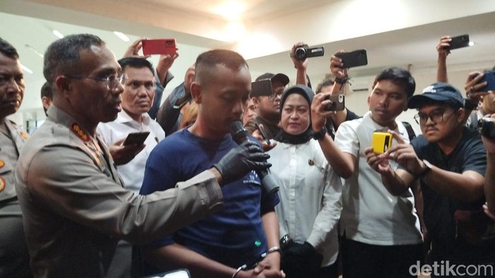 Polisi menetapkan suami inisial AAW (27) sebagai tersangka kasus penganiayaan yang mengakibatkan istrinya tewas di Jaktim.