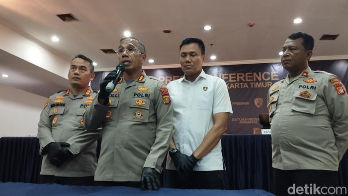 Polres Metro Jakarta Timur mengungkap Andika Ahid Widianto (26) merasa tak bersalah telah menganiaya hingga menewaskan istrinyai. (Maulana Ilhami Fawdi/detikcom)